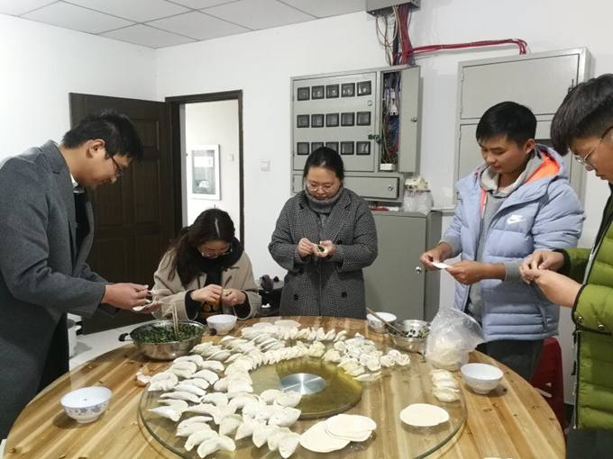 冬至陽生春又來，溫暖感恩促情誼——廣德路項(xiàng)目部舉辦包餃子活動(dòng)
